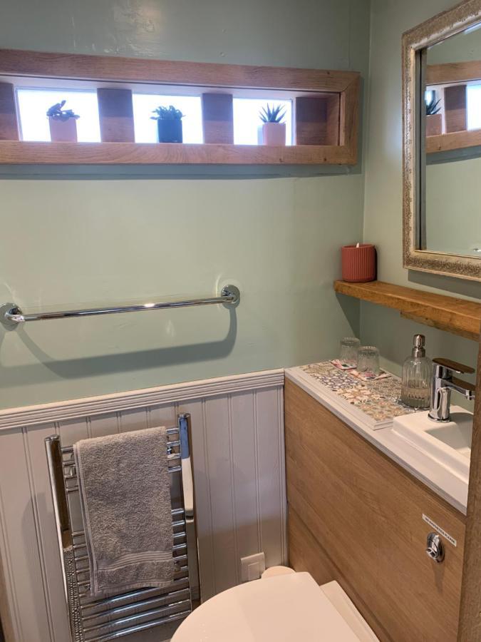 Meadow View - A Studio With Free Parking And A Sunny Terrace 루이스 외부 사진